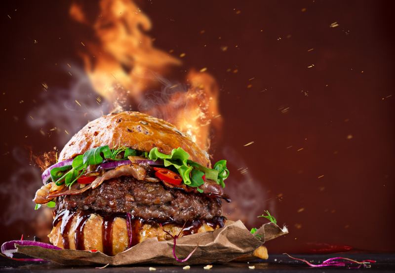 Burger mit Flammen