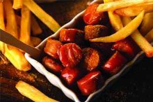 Currywurst und Pommes Foodtruck